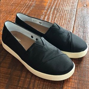 Black TOMS, women’s 5, NWOT